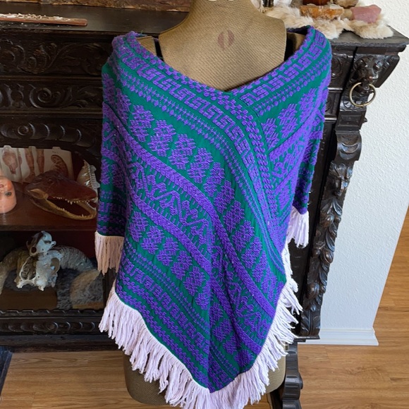 Beautiful vintage fringe poncho - Picture 3 of 3